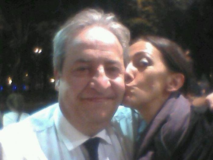 El camarero del 25-S monta un número en un acto de Monedero (VÍDEO)