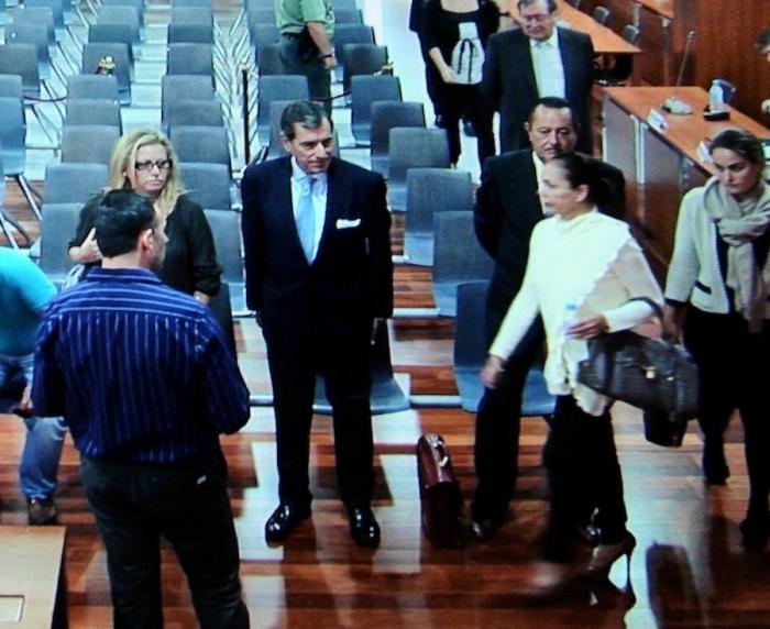 Julián Muñoz: "Soy un humilde camarero, que firmó todo sin dinero a cambio"