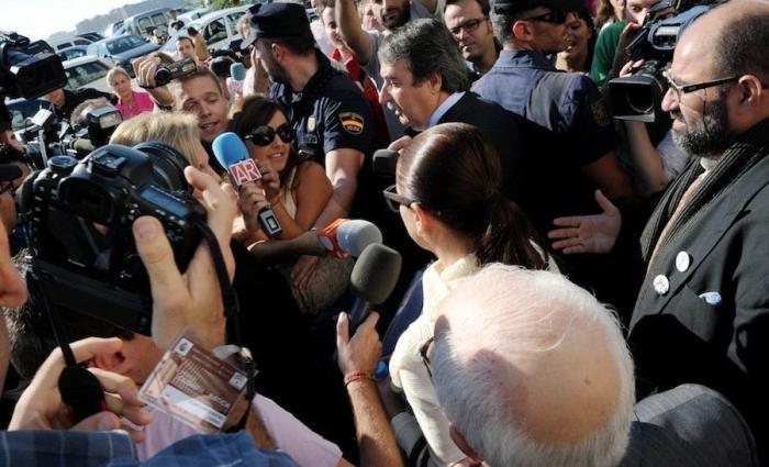 Julián Muñoz: "Soy un humilde camarero, que firmó todo sin dinero a cambio"