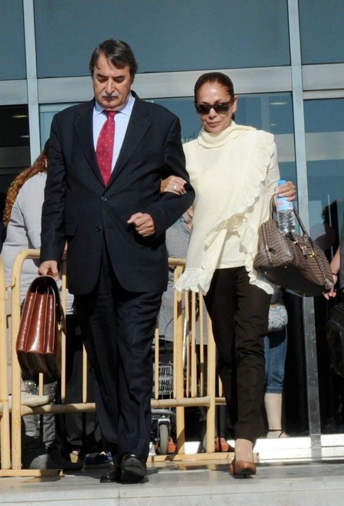 Julián Muñoz: "Soy un humilde camarero, que firmó todo sin dinero a cambio"