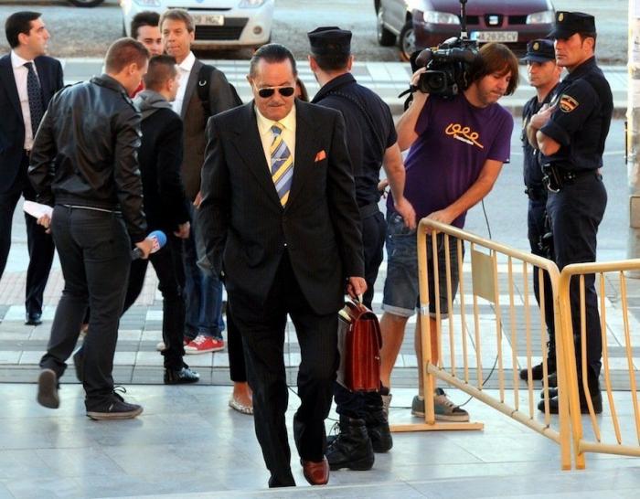 Julián Muñoz: "Soy un humilde camarero, que firmó todo sin dinero a cambio"