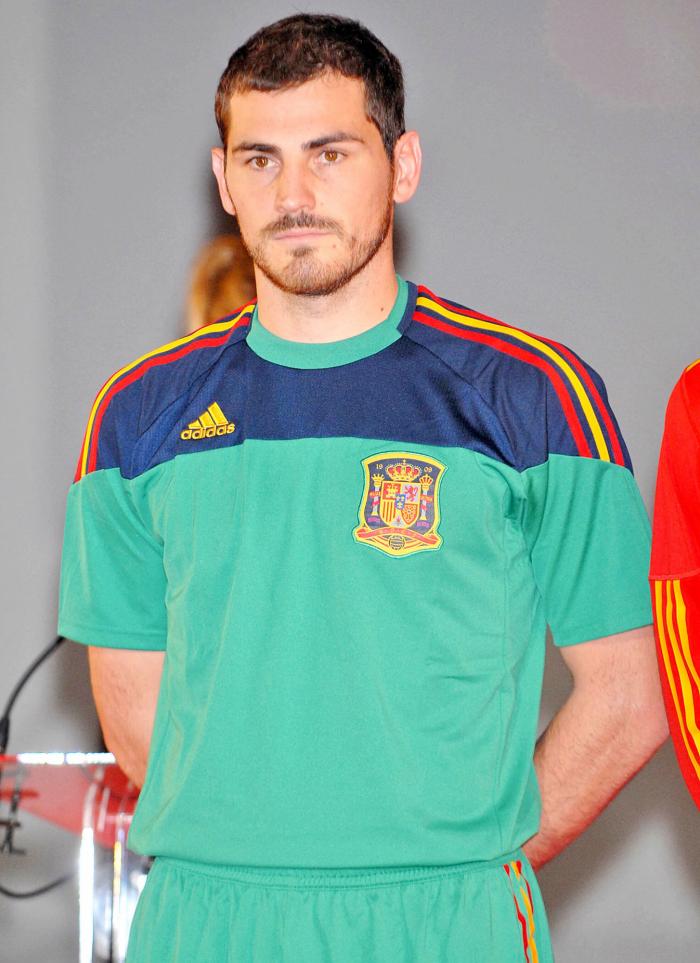 Bob Pop firma la reacción más difundida (y demoledora) sobre los tuits de Casillas y Puyol