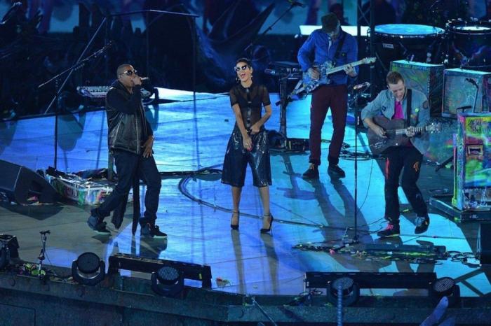 Rihanna: tatuaje en el pecho de la Diosa Isis en homenaje a su abuela (FOTOS)