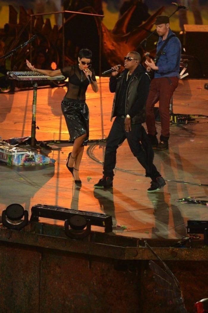 Rihanna: tatuaje en el pecho de la Diosa Isis en homenaje a su abuela (FOTOS)