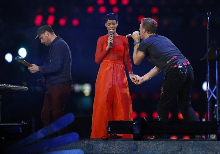 Rihanna: tatuaje en el pecho de la Diosa Isis en homenaje a su abuela (FOTOS)