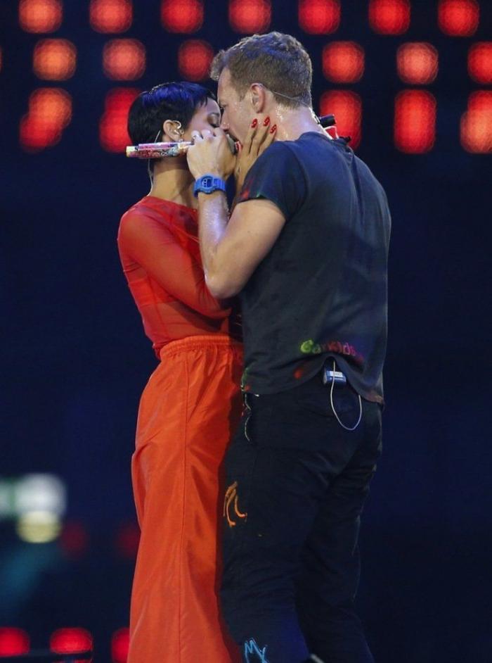 Rihanna: tatuaje en el pecho de la Diosa Isis en homenaje a su abuela (FOTOS)