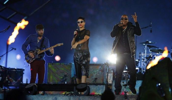 Rihanna: tatuaje en el pecho de la Diosa Isis en homenaje a su abuela (FOTOS)