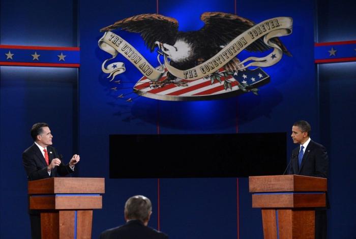 Así son los debates en EEUU: con preguntas y derecho a revisar si el candidato lleva 'chuletas'