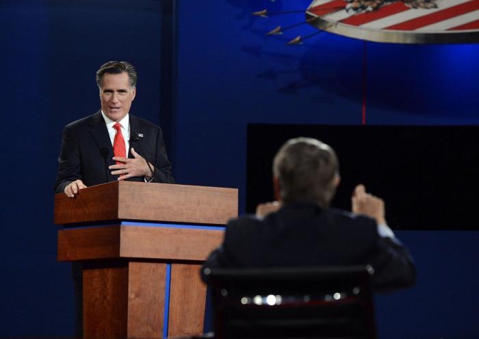 Así son los debates en EEUU: con preguntas y derecho a revisar si el candidato lleva 'chuletas'