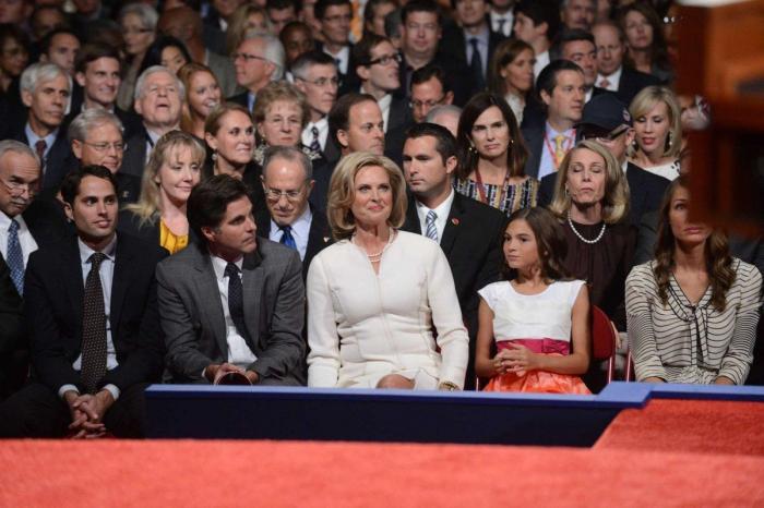 Así son los debates en EEUU: con preguntas y derecho a revisar si el candidato lleva 'chuletas'