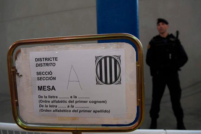 Punset, tras votar: "La democracia es imparable"