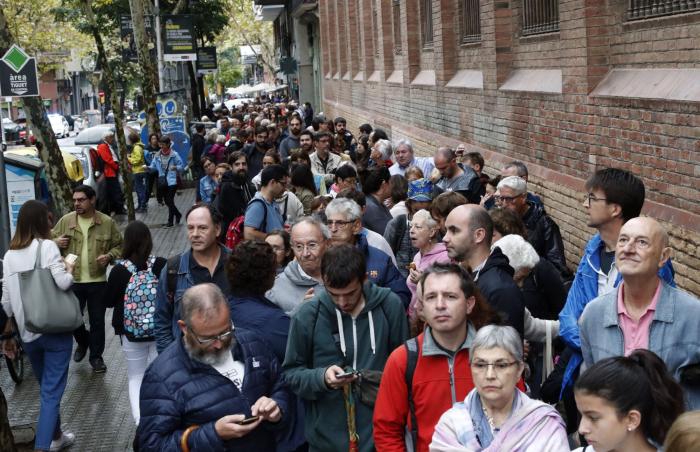 Punset, tras votar: "La democracia es imparable"