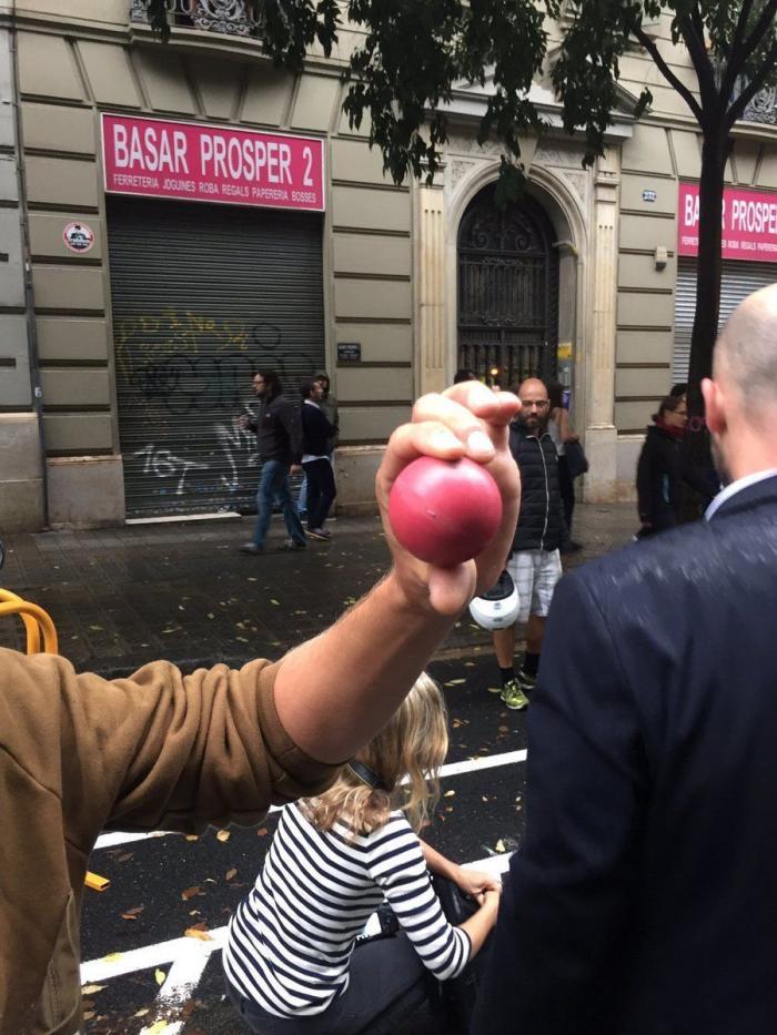 Punset, tras votar: "La democracia es imparable"