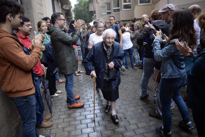 Punset, tras votar: "La democracia es imparable"