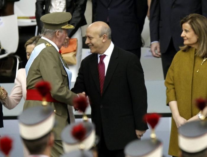 Desfile 12-O: La infanta Elena, ni en la tribuna del rey ni en el saludo de la recepción