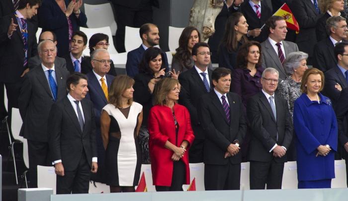 Desfile 12-O: La infanta Elena, ni en la tribuna del rey ni en el saludo de la recepción