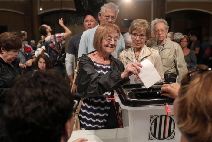 Punset, tras votar: "La democracia es imparable"