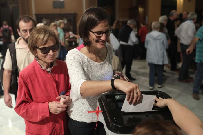 Punset, tras votar: "La democracia es imparable"