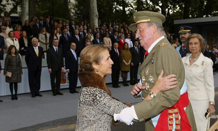 Desfile 12-O: La infanta Elena, ni en la tribuna del rey ni en el saludo de la recepción