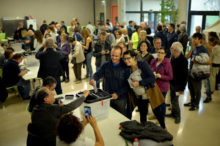 Punset, tras votar: "La democracia es imparable"