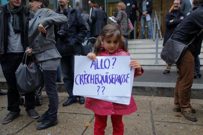 Bebés 'abandonados' protestan por plazas en las guarderías francesas (FOTOS)