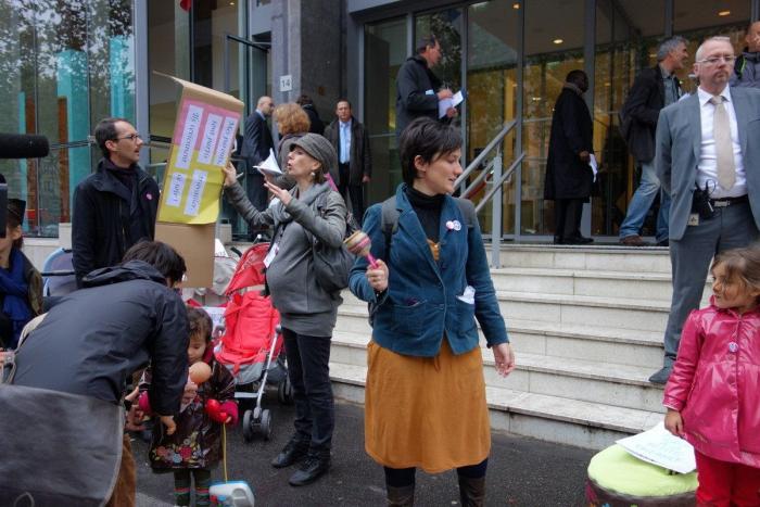 Bebés 'abandonados' protestan por plazas en las guarderías francesas (FOTOS)