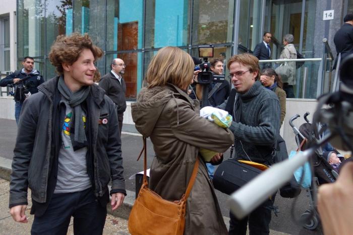 Bebés 'abandonados' protestan por plazas en las guarderías francesas (FOTOS)