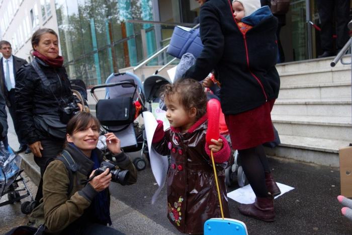 Bebés 'abandonados' protestan por plazas en las guarderías francesas (FOTOS)