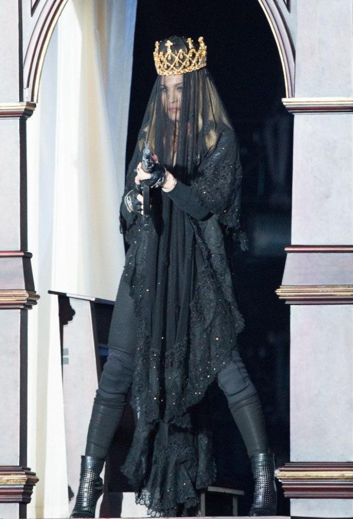 Paulina Rubio se enfrenta a la misma polémica que Amaia Montero