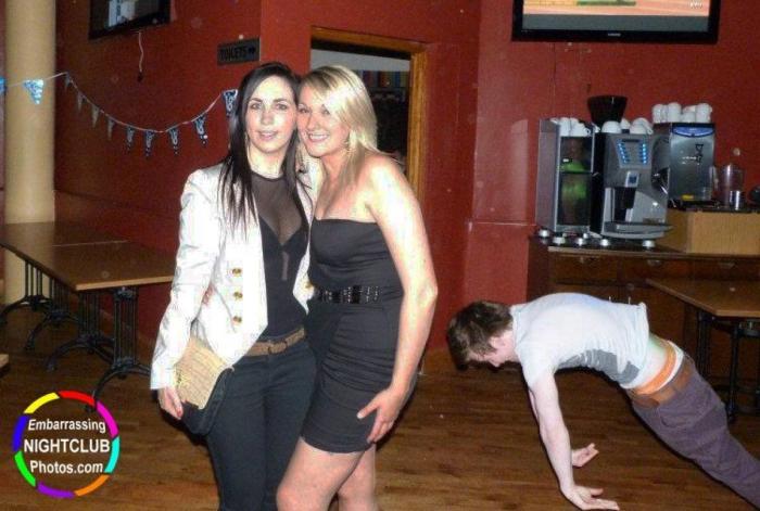 Embarrassing Nightclub Photos: las peores fotos de anoche (FOTOS)