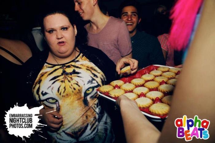 Embarrassing Nightclub Photos: las peores fotos de anoche (FOTOS)