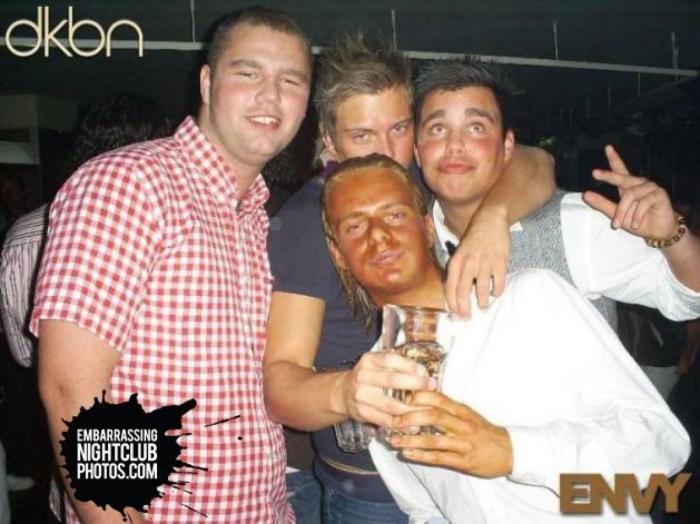 Embarrassing Nightclub Photos: las peores fotos de anoche (FOTOS)