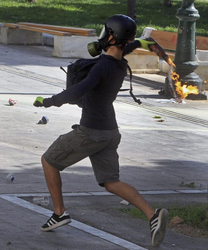 Huelga general en Grecia: Un muerto en las manifestaciones que colapsan Atenas (FOTOS)