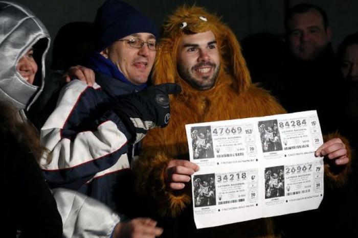 En Twitter se llevan las manos a la cabeza con la mala suerte de este usuario: la foto del décimo lo dice todo
