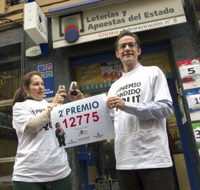 En Twitter se llevan las manos a la cabeza con la mala suerte de este usuario: la foto del décimo lo dice todo