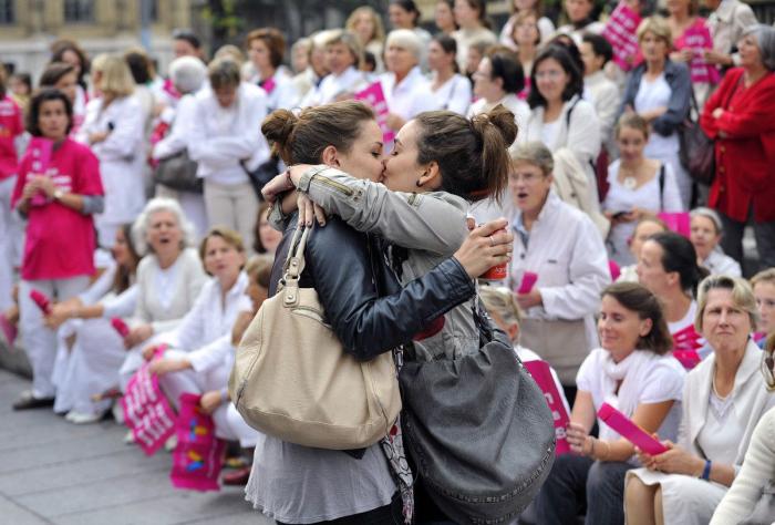 El beso de Marsella: un icono en la defensa de los derechos de los homosexuales (FOTO)