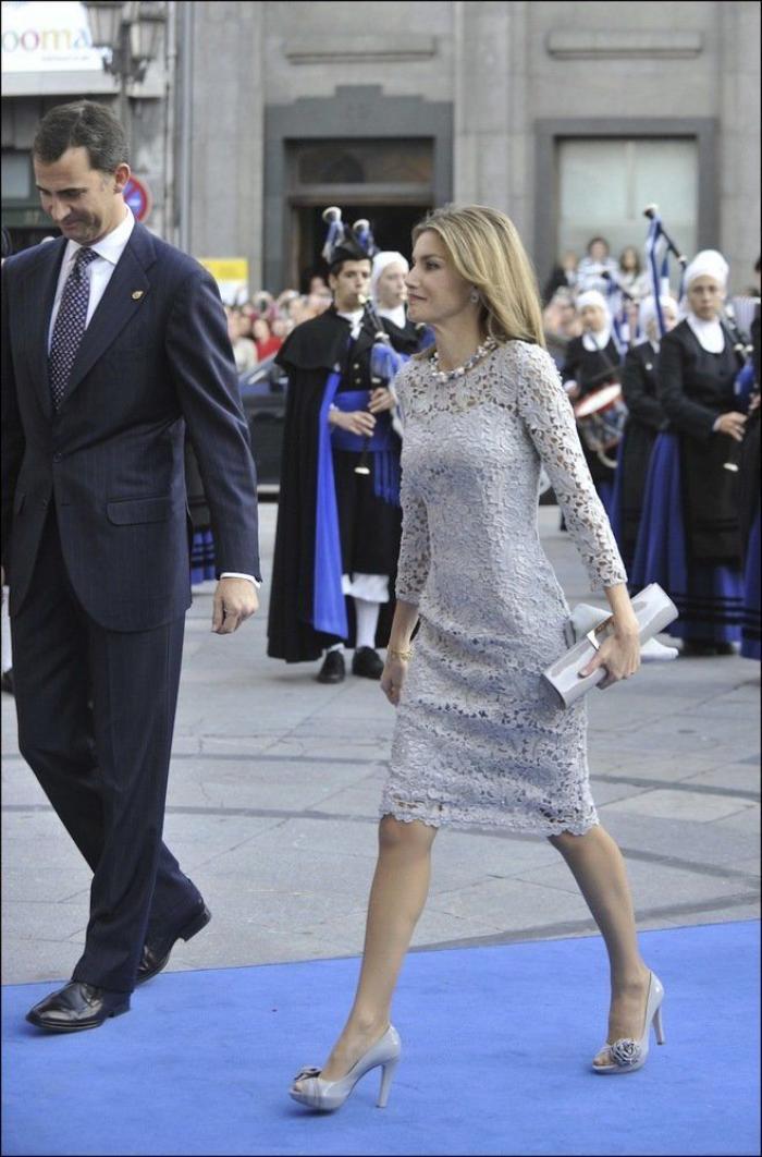 Vestido de Letizia en los Premios Príncipe de Asturias 2012 y repaso a sus 'looks' en las ediciones anteriores (FOTOS)
