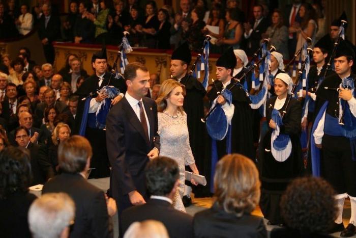 Vestido de Letizia en los Premios Príncipe de Asturias 2012 y repaso a sus 'looks' en las ediciones anteriores (FOTOS)
