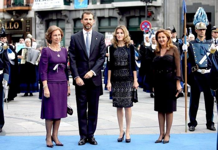 Vestido de Letizia en los Premios Príncipe de Asturias 2012 y repaso a sus 'looks' en las ediciones anteriores (FOTOS)