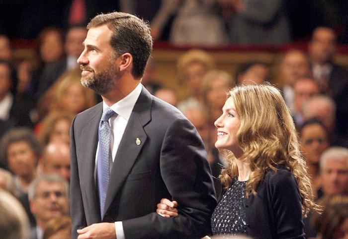 Vestido de Letizia en los Premios Príncipe de Asturias 2012 y repaso a sus 'looks' en las ediciones anteriores (FOTOS)