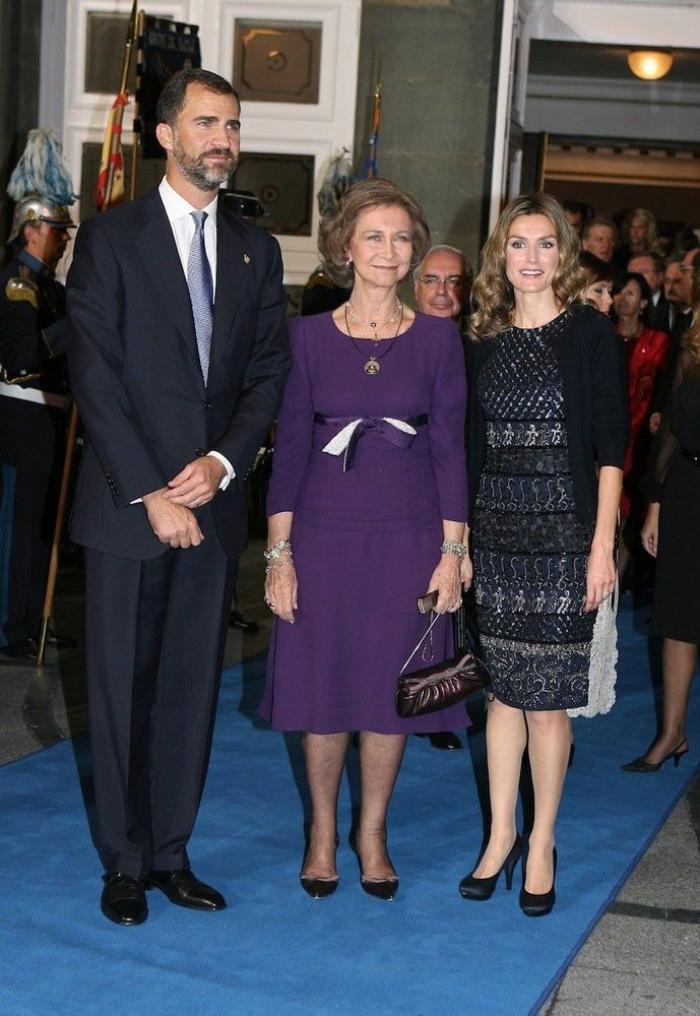 Vestido de Letizia en los Premios Príncipe de Asturias 2012 y repaso a sus 'looks' en las ediciones anteriores (FOTOS)