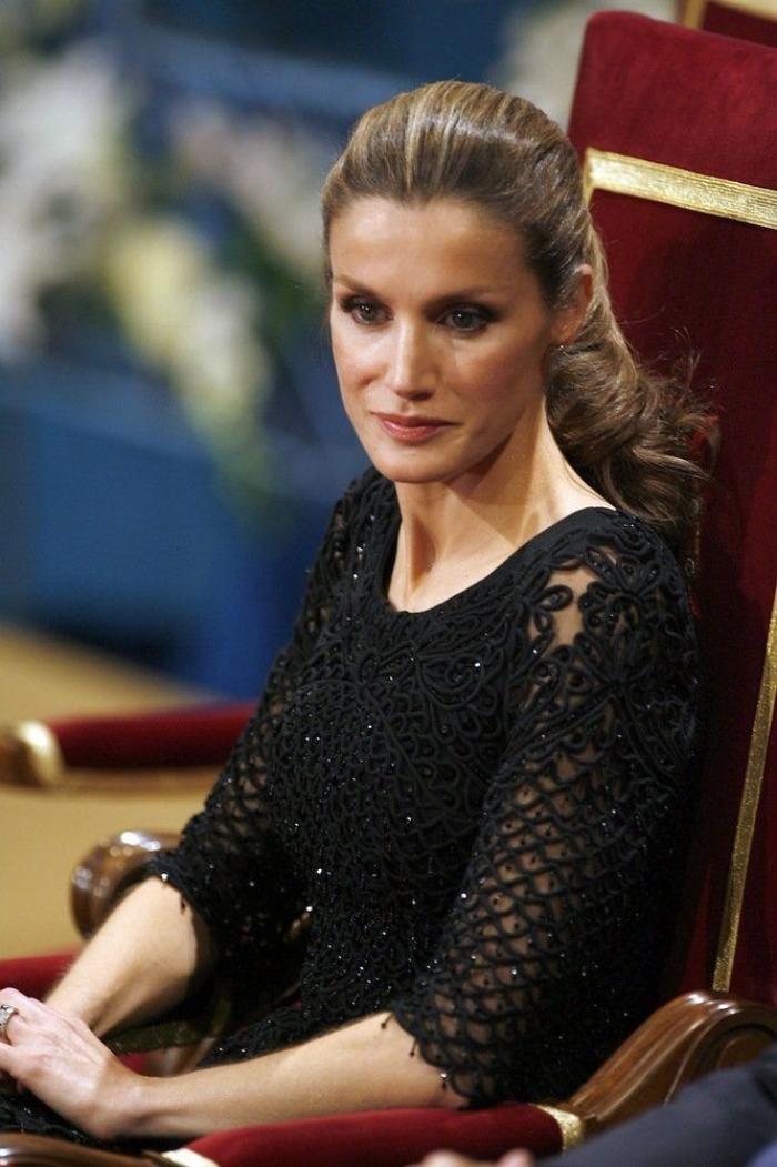 Vestido de Letizia en los Premios Príncipe de Asturias 2012 y repaso a sus 'looks' en las ediciones anteriores (FOTOS)
