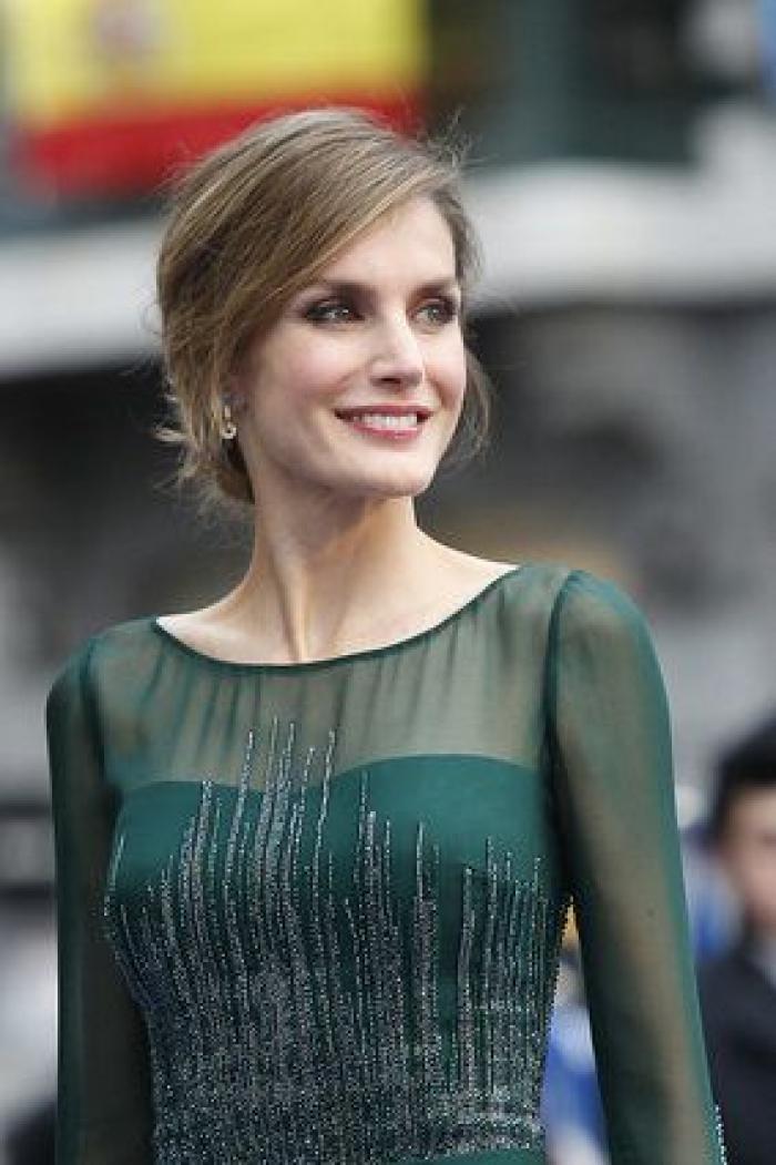 Vestido de Letizia en los Premios Príncipe de Asturias 2012 y repaso a sus 'looks' en las ediciones anteriores (FOTOS)