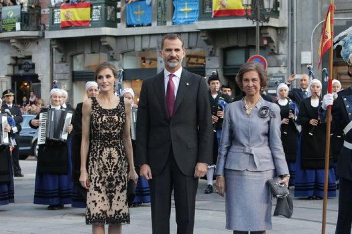 Vestido de Letizia en los Premios Príncipe de Asturias 2012 y repaso a sus 'looks' en las ediciones anteriores (FOTOS)