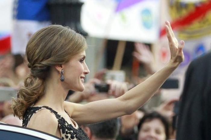 Vestido de Letizia en los Premios Príncipe de Asturias 2012 y repaso a sus 'looks' en las ediciones anteriores (FOTOS)