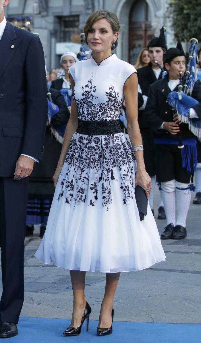 Vestido de Letizia en los Premios Príncipe de Asturias 2012 y repaso a sus 'looks' en las ediciones anteriores (FOTOS)