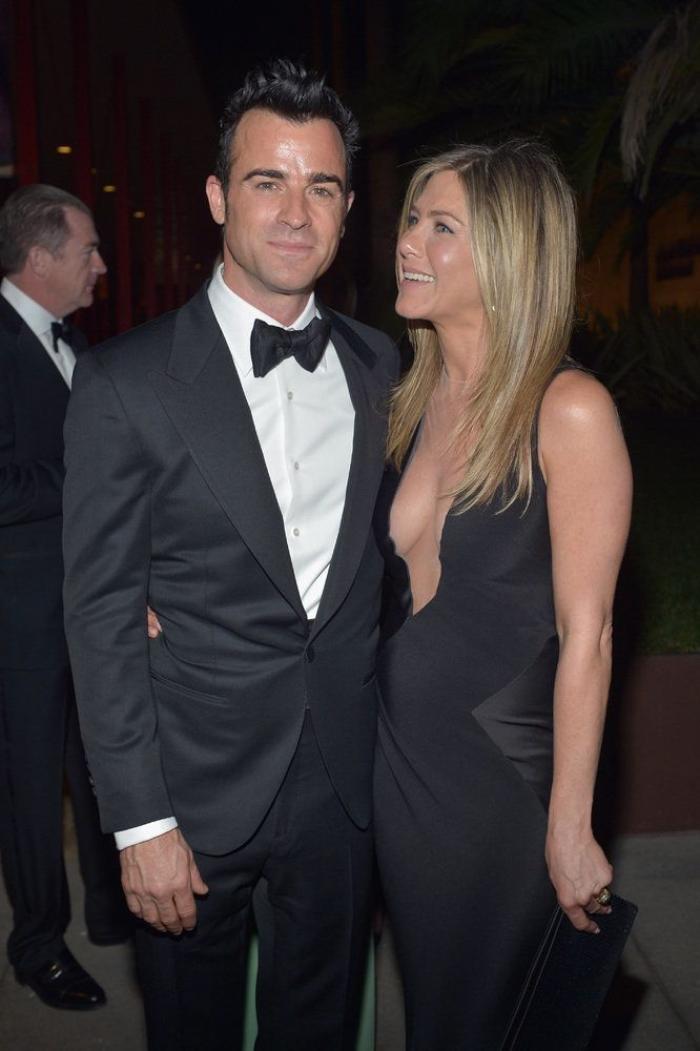 Jennifer Aniston con escote raruno: la tendencia triunfa en los premios LACMA (FOTOS)