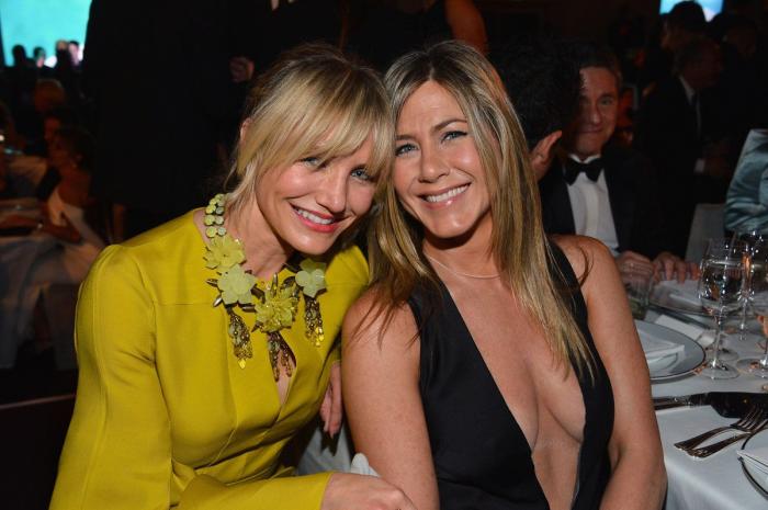 Jennifer Aniston con escote raruno: la tendencia triunfa en los premios LACMA (FOTOS)