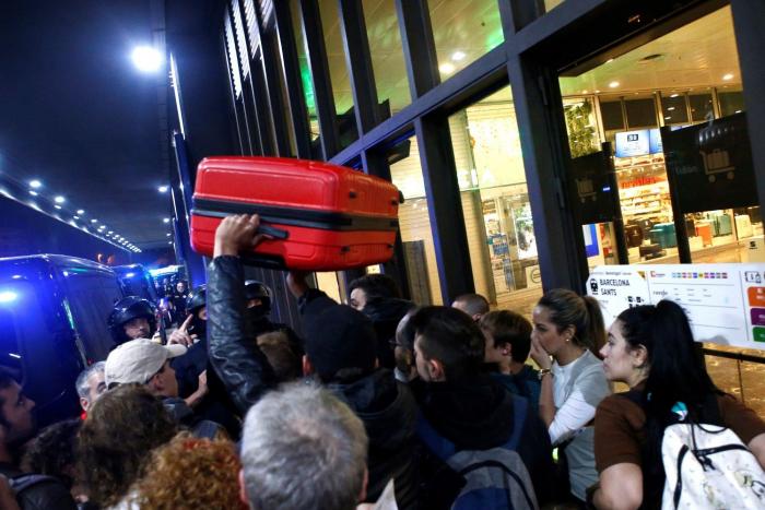 Hasta 3 años de cárcel por una acción de los CDR que impidiera la entrada en colegios el 10-N