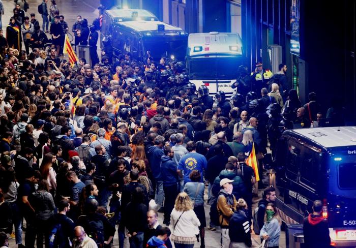 Hasta 3 años de cárcel por una acción de los CDR que impidiera la entrada en colegios el 10-N